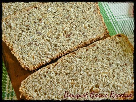 Pan integral con granola y miel