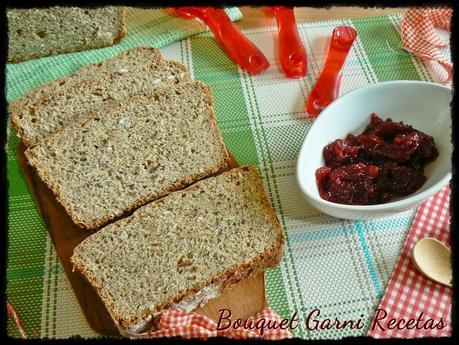 Pan integral con granola y miel