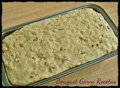 Pan integral con granola y miel