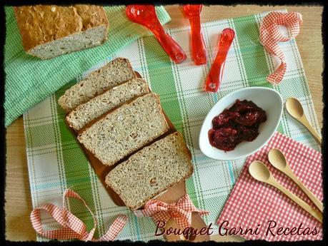 Pan integral con granola y miel