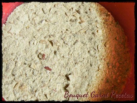 Pan integral con granola y miel