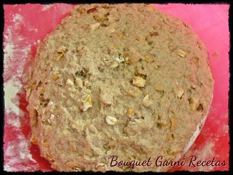 Pan integral con granola y miel