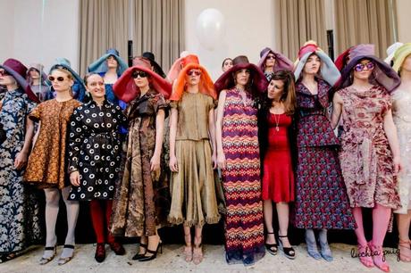 Desfile a la hora hora del té