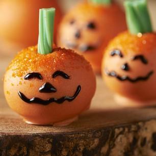 Put away the knives, people. These pumpkins don't need carving, just frosting. For this #Oreo Jack-o'-Lantern Cookie Balls recipe and more visit snackworks.com #Halloween #OreoCookieBalls