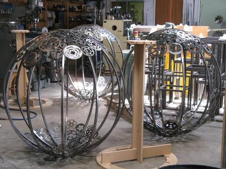 proceso-creacion-lampara-con-piezas-de-bicicleta