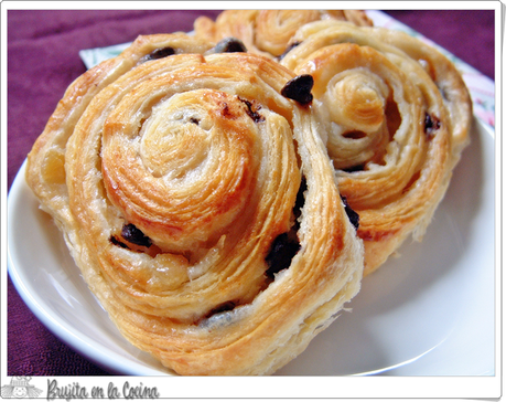 Caracolas de crema a la naranja y cardamomo