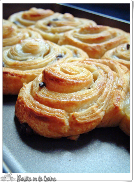 Caracolas de crema a la naranja y cardamomo