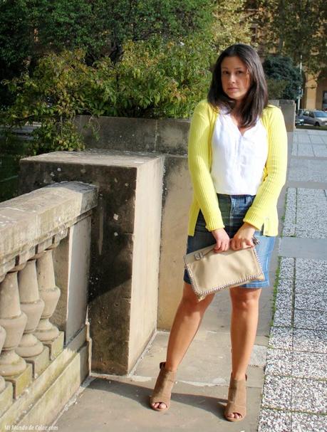 jersey amarillo, falda lapiz de jeans para look casual