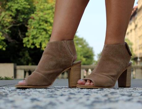 sandalias de cuero de mustang