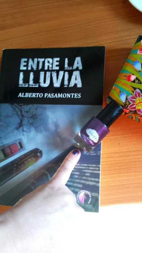 Recomienda un libro y un esmalte con una foto: #librosyesmaltes