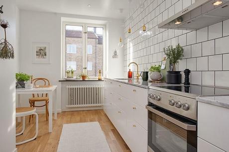 Casquillos dorados y como llevar la elegancia a la cocina.