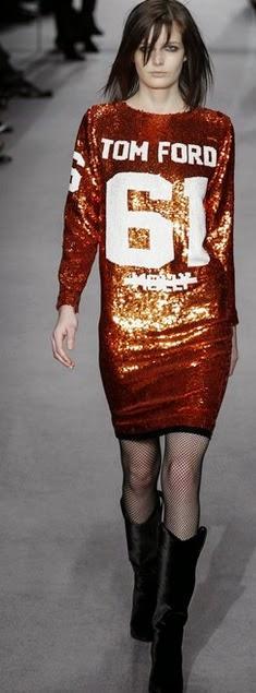 Pasarale de TOM FORD. Con el rojo Aurora Red y plateado dos colores juntos :) Análisis de los colores según Pantone para este Otoño-Invierno 2014/15