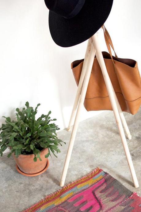 DIY Perchero con palos de madera y cuero estilo nórdico escandinavo diy nórdico minimalista diy deco DIY Perchero con palos de madera y cuero decoración hazlo tu mismo perchero bricolaje perchero madera blog estilo nórdico blog decoración interiores diy