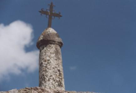 Los falos de piedra del cerro de la Hontanilla, Los Hinojosos