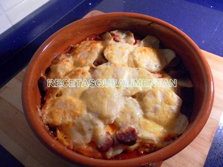 PATATAS AL HORNO CON CHORIZO Y BECHAMEL