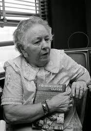 JOHN KENNEDY TOOLE, O COMO CONSEGUIR EL ÉXITO DESPUÉS DE SUICIDARSE. MAMÁ SABE LO QUE TÚ VALES JOHN KENNEDY TOOLE, O COMO CONSEGUIR EL ÉXITO DESPUÉS DE SUICIDARSE. MAMÁ SABE LO QUE TÚ VALES