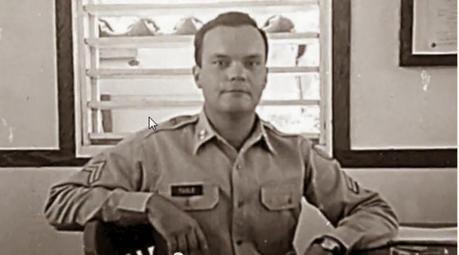 JOHN KENNEDY TOOLE, O COMO CONSEGUIR EL ÉXITO DESPUÉS DE SUICIDARSE. MAMÁ SABE LO QUE TÚ VALES JOHN KENNEDY TOOLE, O COMO CONSEGUIR EL ÉXITO DESPUÉS DE SUICIDARSE. MAMÁ SABE LO QUE TÚ VALES