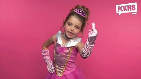 La organización anti-sexismo y anti-racismo FCKH8 crea un vídeo muy polémico con niñas defendiendo principios feministas.