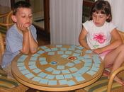 Jugar memory aumenta atención memoria niños.