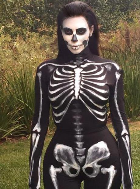 Los famosos celebran Halloween Kim Kardashian Halloween
