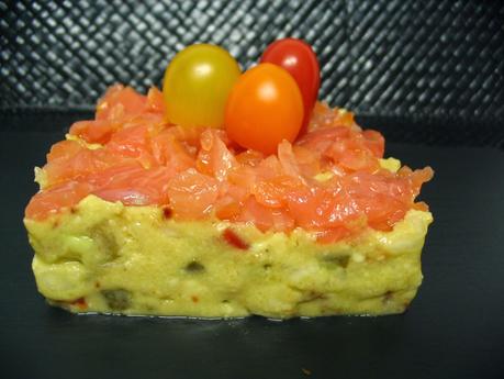 SALMÓN AHUMADO CON GUACAMOLE