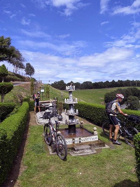 De Playa de Cueva a Puerto de Vega, otro precioso tramo por el Camino de la Costa.