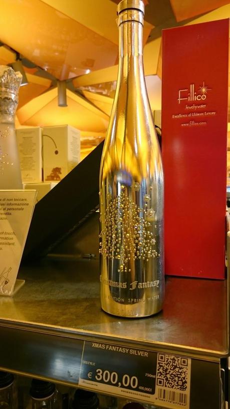 Una botella de agua de 300 €