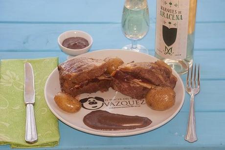 PRESA IBERICA RELLENA DE JAMÓN Y QUESO, CON SALSA DE MORCILLA Y PIÑONES