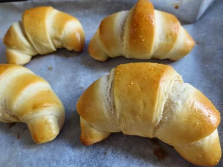 Cuernos rellenos de chocolate