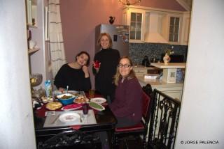 BEA CON SANY Y SU HERMANA EN SU CASA EN TBILISI