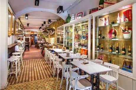 Diseño e interiorismo vintage y retro en café de A Coruña
