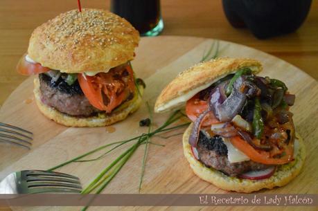 Hamburguesa gourmet XXL con panecillos caseros - #LekueBurger