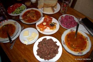 CENA EN NINO RATIANI GUEST HOUSE EN MESTÍA