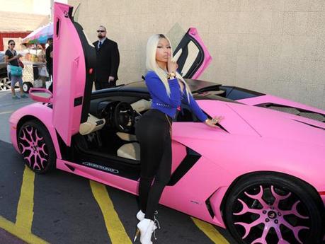 Nicki Minaj pinta de rosa su Lamborghini Aventador