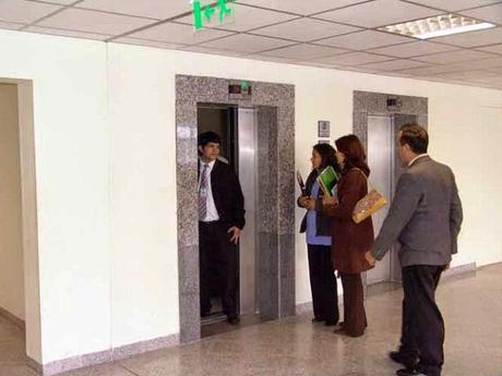 Crean el primer ascensor que se alimenta de energía solar