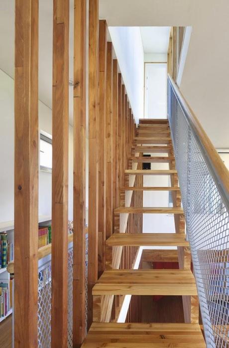 Escalera, librería, tobogán o sala de cine? Un original diseño en madera