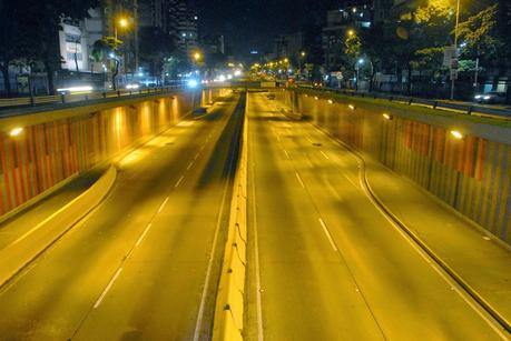 EL RECREO - PDVSA-La Estancia nuevo proyecto iluminación tipo Led Azul para la Av. Libertador.Caracas