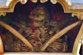 SAN VALENTÍN, huesos y leyendas