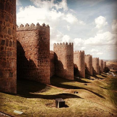 Ávila, pedregosa y amurallada