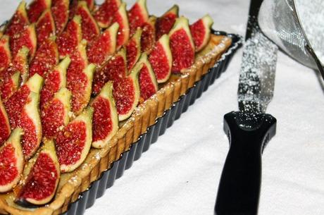 Tarta de higos con crema quemada y piñones caramelizados