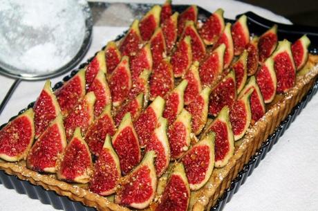 Tarta de higos con crema quemada y piñones caramelizados