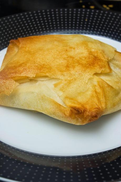 paquetes crujientes de brócoli, champiñones, pollo, manzana, queso y nueces