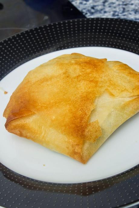 paquetes crujientes de brócoli, champiñones, pollo, manzana, queso y nueces