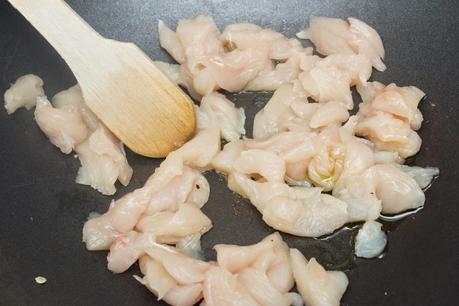 paquetes crujientes de brócoli, champiñones, pollo, manzana, queso y nueces