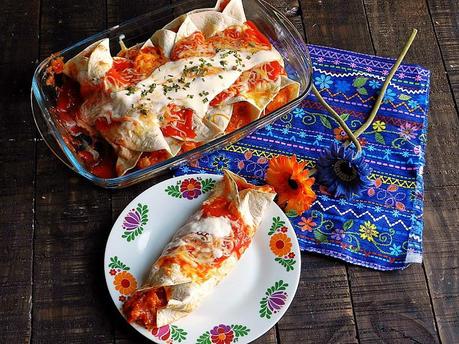 Enchiladas de pollo, huevo y queso