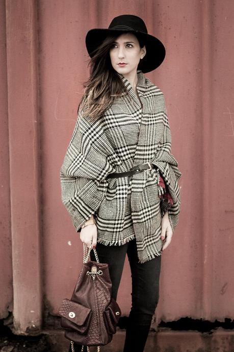 D.I.Y Cómo llevar una bufanda como capa D.I.Y Cómo llevar una bufanda como capa