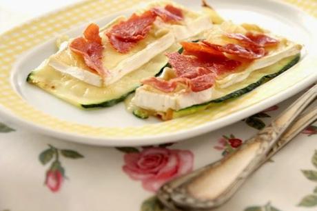 receta: tapa de calabacín con brie y crujiente de Ibérico