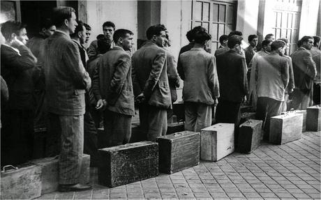 UNOS 137.000 ESPAÑOLES HAN EMIGRADO AL EXTRANJERO EN EL 2.012 Y 2.013. ¿TE HAS LLEGADO A PLANTEAR PROBAR SUERTE EN OTRO PAÍS?