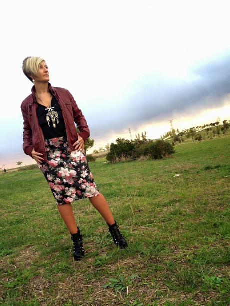 Falda midi estampada de neopreno.