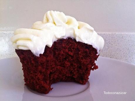 RED VELVET CUPCAKE